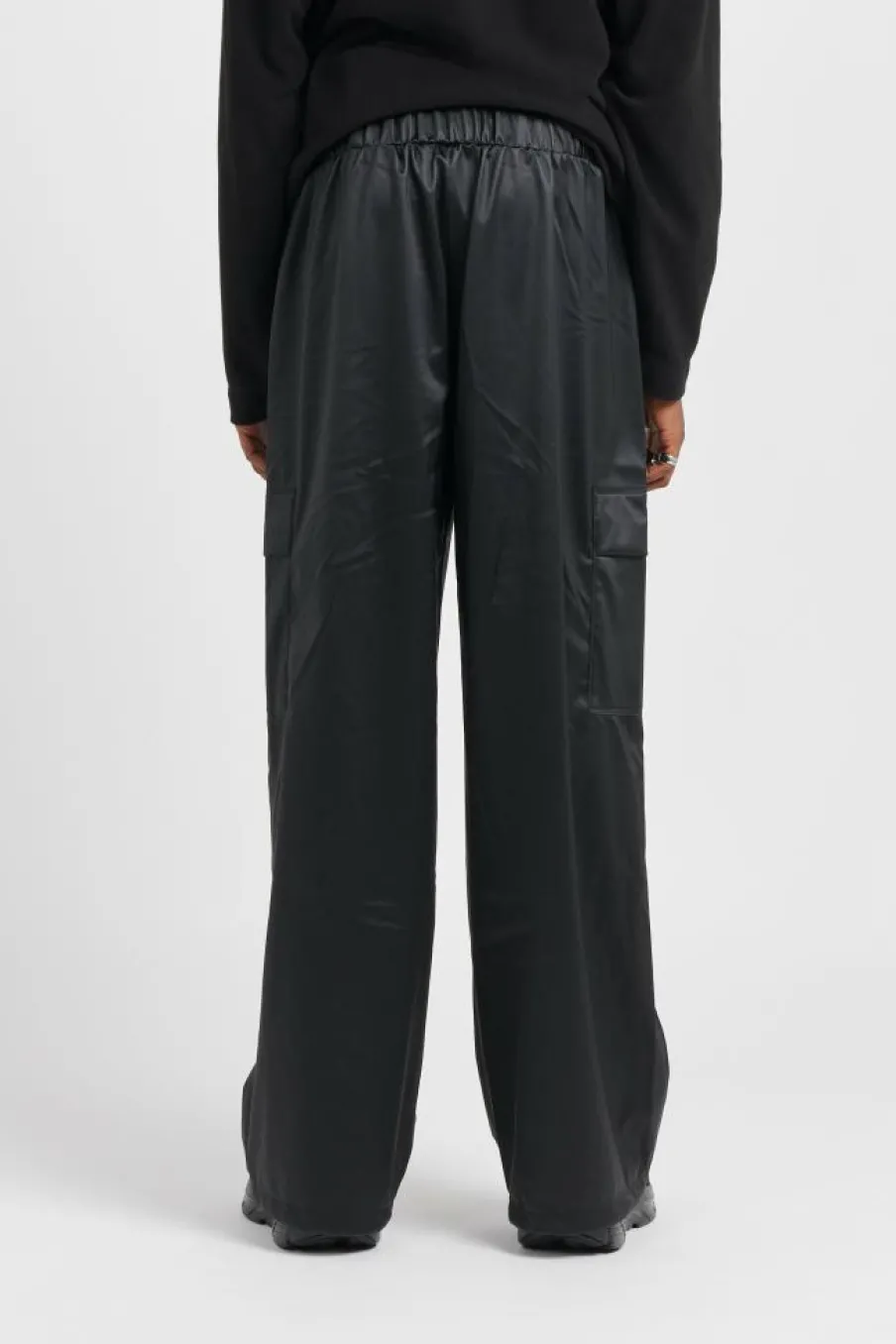 CARGO RAIN PANTS WIDE W3 - Pantalon cargo | Noir*RAINS Online