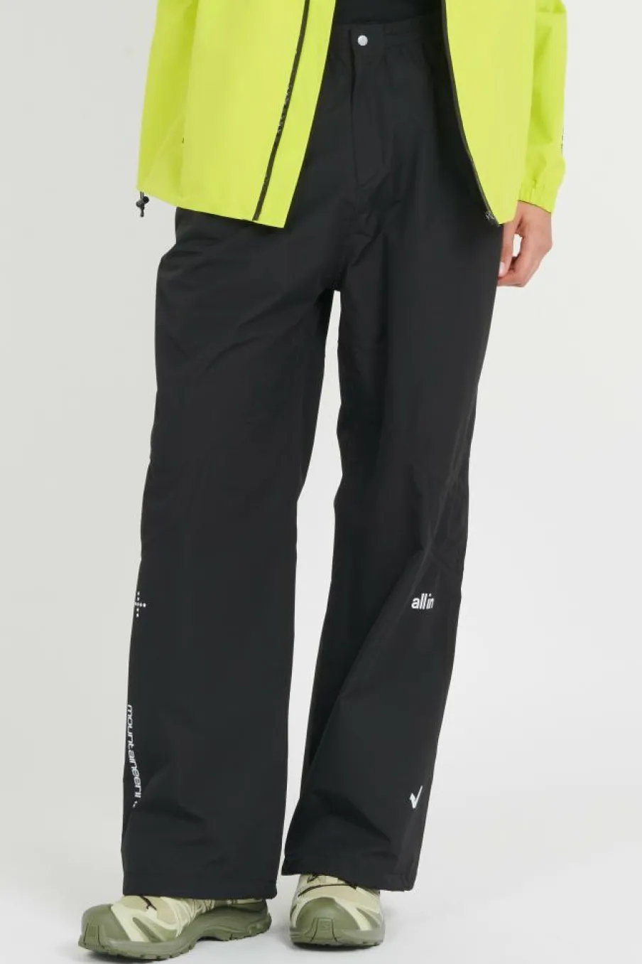 MOUNTAINEERING - Jogging | Noir*ALL IN Hot
