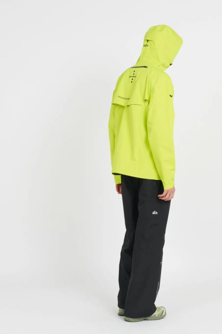 MOUNTAINEERING - Jogging | Noir*ALL IN Hot