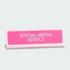 Social Media Addict Deskplate Sign - Plaque de bureau | Multicolore*FLAMINGO CANDLES Online