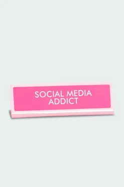 Social Media Addict Deskplate Sign - Plaque de bureau | Multicolore*FLAMINGO CANDLES Online