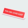 This Girl Loves Sleep Deskplate Sign - Plaque de bureau | Rouge*FLAMINGO CANDLES Hot